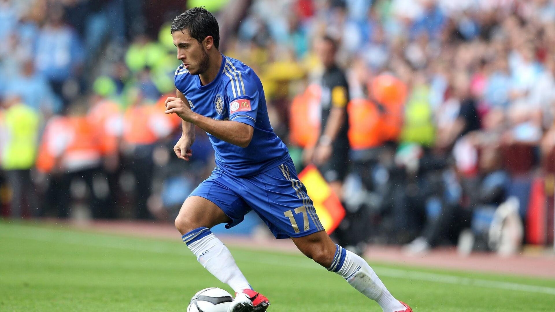 英超球队赛季中期体能负荷动态调整策略，英超球员身体素质